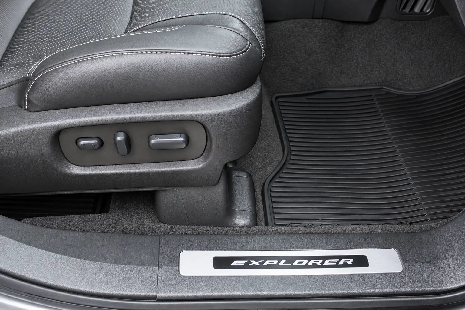 Used 2015 Ford Explorer Sport w/ Equipment Group 401A AWD/4WD image 24