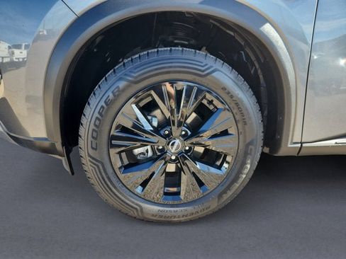 Used 2023 Nissan Rogue SV image 14