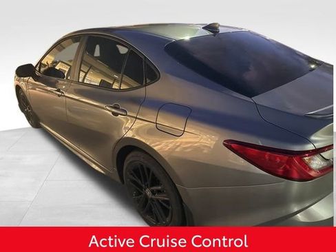 Used 2025 Toyota Camry SE image 9