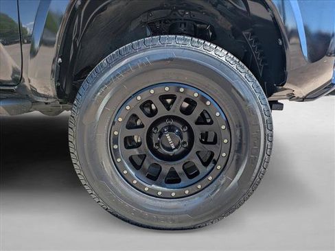 Used 2022 Toyota Tacoma TRD Sport w/ Technology Package RWD image 21