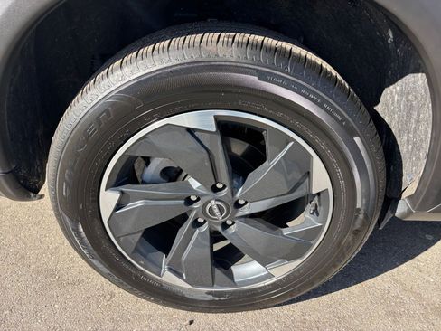 Used 2025 Nissan Rogue SV image 32