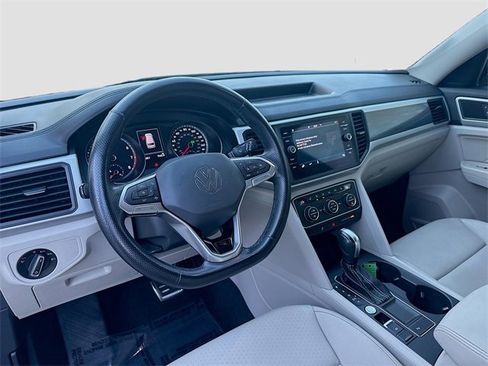 Used 2021 Volkswagen Atlas SE w/ Panoramic Sunroof Package image 9