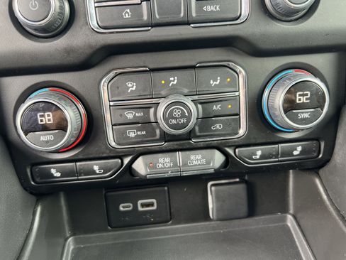 Used 2024 Chevrolet Tahoe LT AWD/4WD image 29