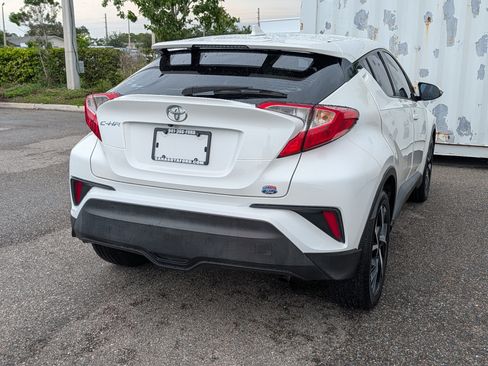 Used 2018 Toyota C-HR XLE FWD image 5