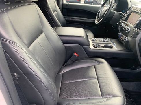 Used 2019 Ford Expedition XLT w/ Equipment Group 202A AWD/4WD image 10