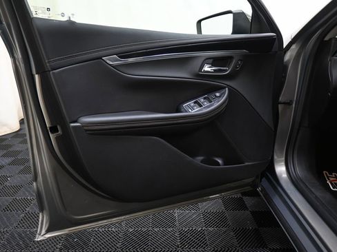 Used 2018 Chevrolet Impala LT FWD image 23