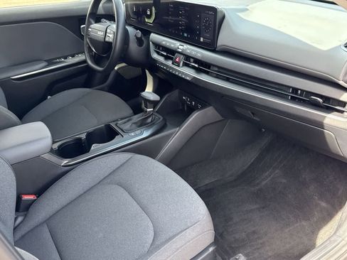 Used 2025 Kia K4 LXS image 11