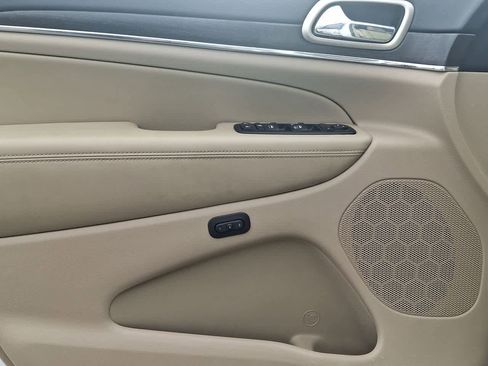 Used 2014 Jeep Grand Cherokee Limited image 16