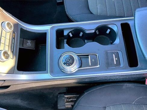 Used 2021 Ford Edge SE image 18