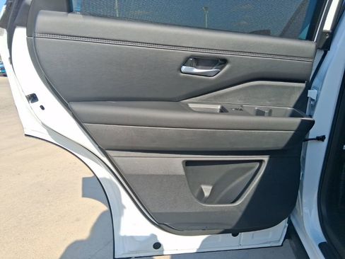 New 2026 Nissan Pathfinder Platinum image 33