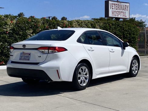 Certified 2025 Toyota Corolla LE FWD image 3