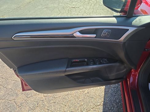 Used 2016 Ford Fusion SE w/ Equipment Group 202A FWD image 8