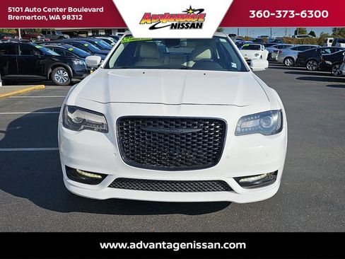 Used 2022 Chrysler 300 Touring L image 8