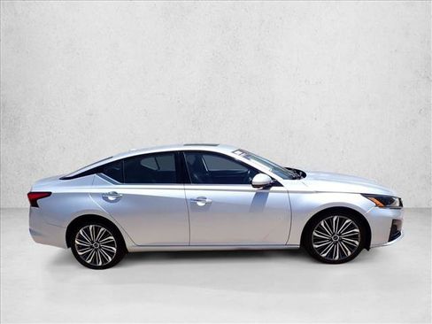 Used 2023 Nissan Altima 2.5 SL FWD image 3