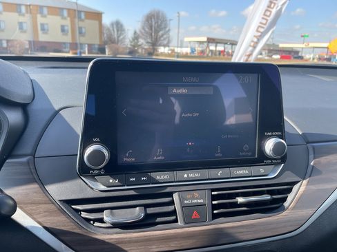 Used 2024 Nissan Altima 2.5 SV image 17