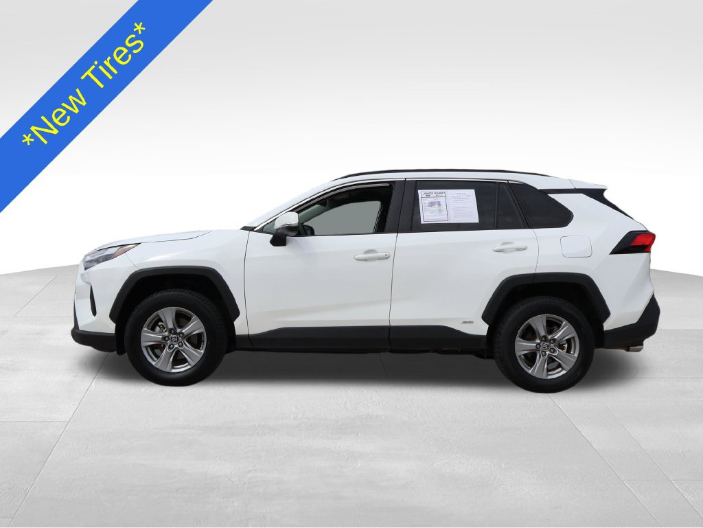 Used 2025 Toyota RAV4 XLE AWD/4WD image 2