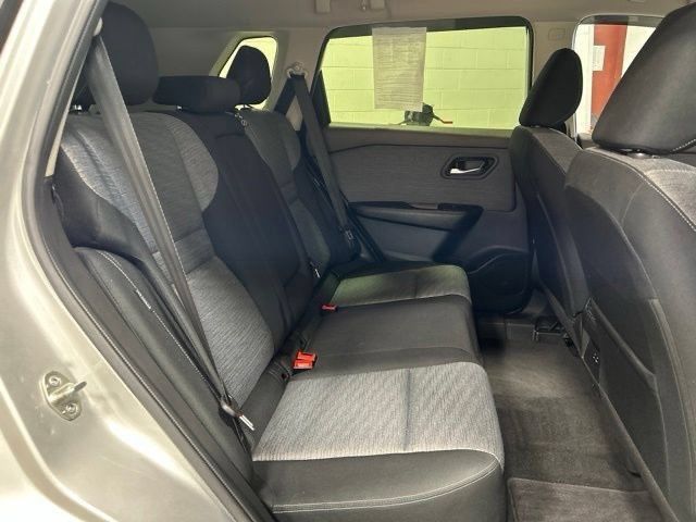 Used 2023 Nissan Rogue SV AWD/4WD image 16