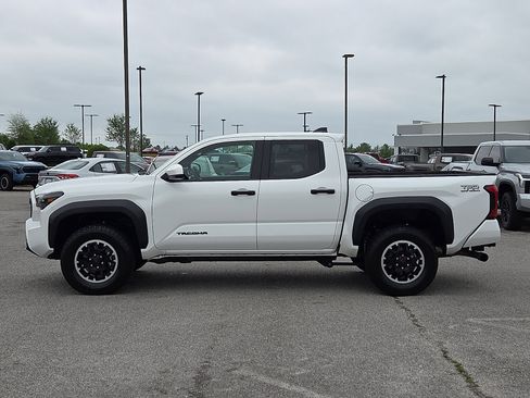 Used 2024 Toyota Tacoma TRD Off-Road AWD/4WD image 3