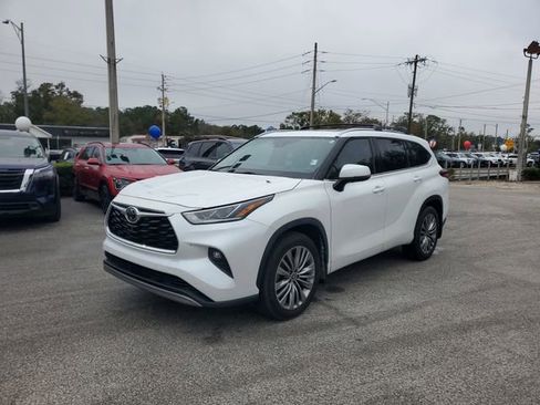 Used 2022 Toyota Highlander Platinum image 4