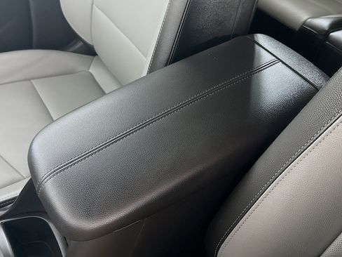 Used 2021 Chevrolet Equinox Premier image 18