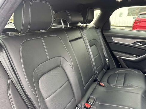 Used 2025 Jaguar F-PACE R-Dynamic S AWD/4WD image 9