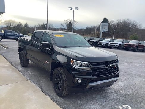 Used 2022 Chevrolet Colorado Z71 w/ Z71 Midnight Edition image 3