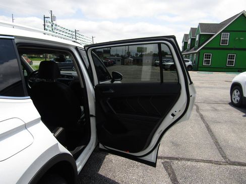 Used 2022 Volkswagen Tiguan SE AWD/4WD image 22