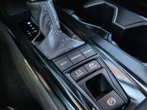 Used 2025 Toyota Camry SE image 25