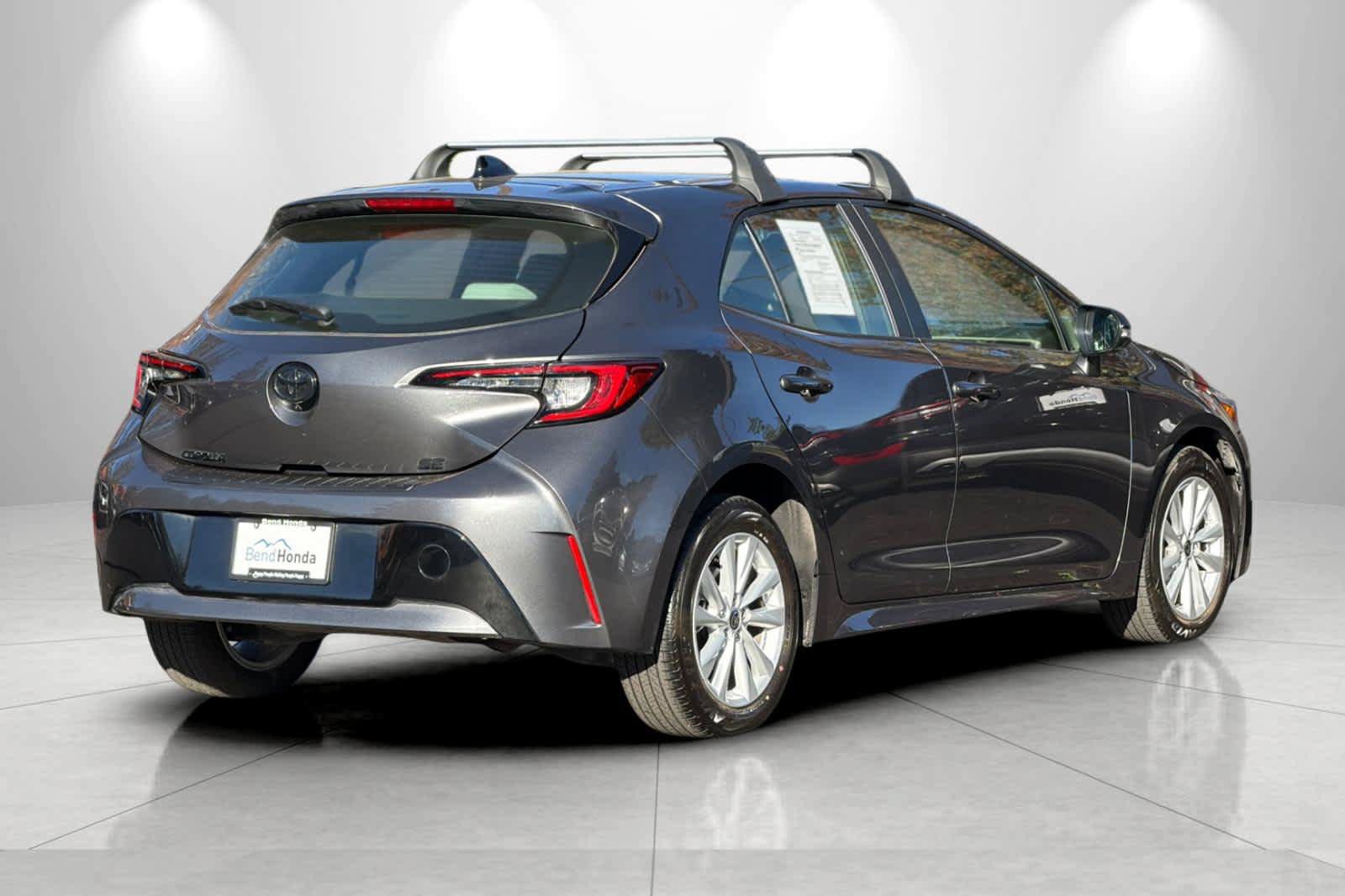 Used 2026 Toyota Corolla SE FWD image 2