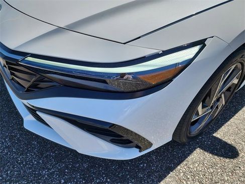 New 2025 Hyundai Elantra SEL image 6