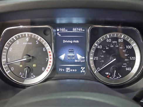 Used 2018 Nissan Titan SV w/ SV Convenience Package image 17