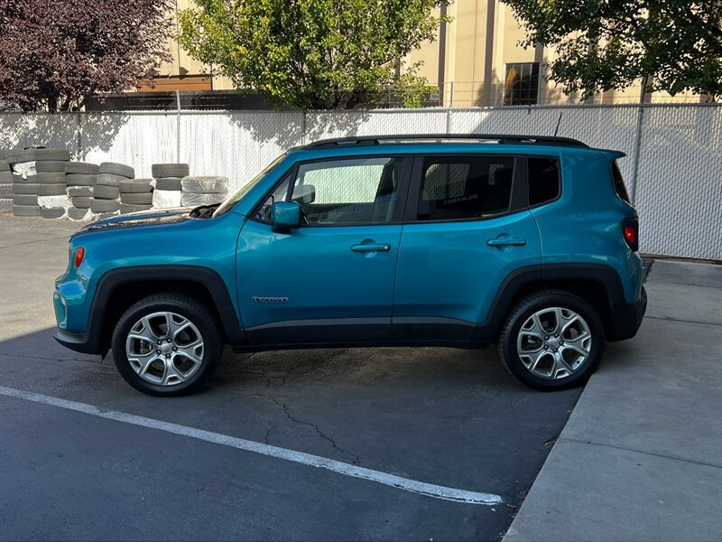 Used 2019 Jeep Renegade Latitude w/ Safety & Security Group II AWD/4WD image 4