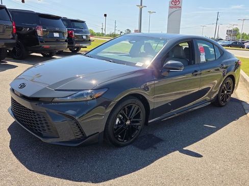 New 2026 Toyota Camry SE FWD image 3