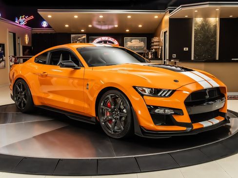 Used 2020 Ford Mustang Shelby GT500 w/ Carbon Fiber Track Pack RWD image 9