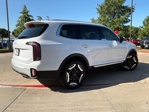 Used 2024 Kia Telluride EX w/ EX Captain's Chair Package FWD image 6