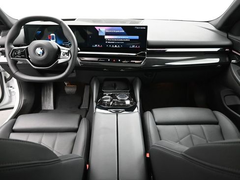Used 2025 BMW 530i xDrive w/ Premium Package image 22