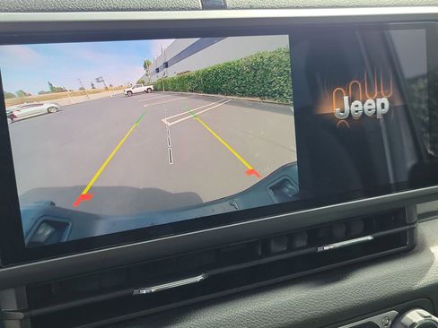 Used 2024 Jeep Gladiator Sport image 27