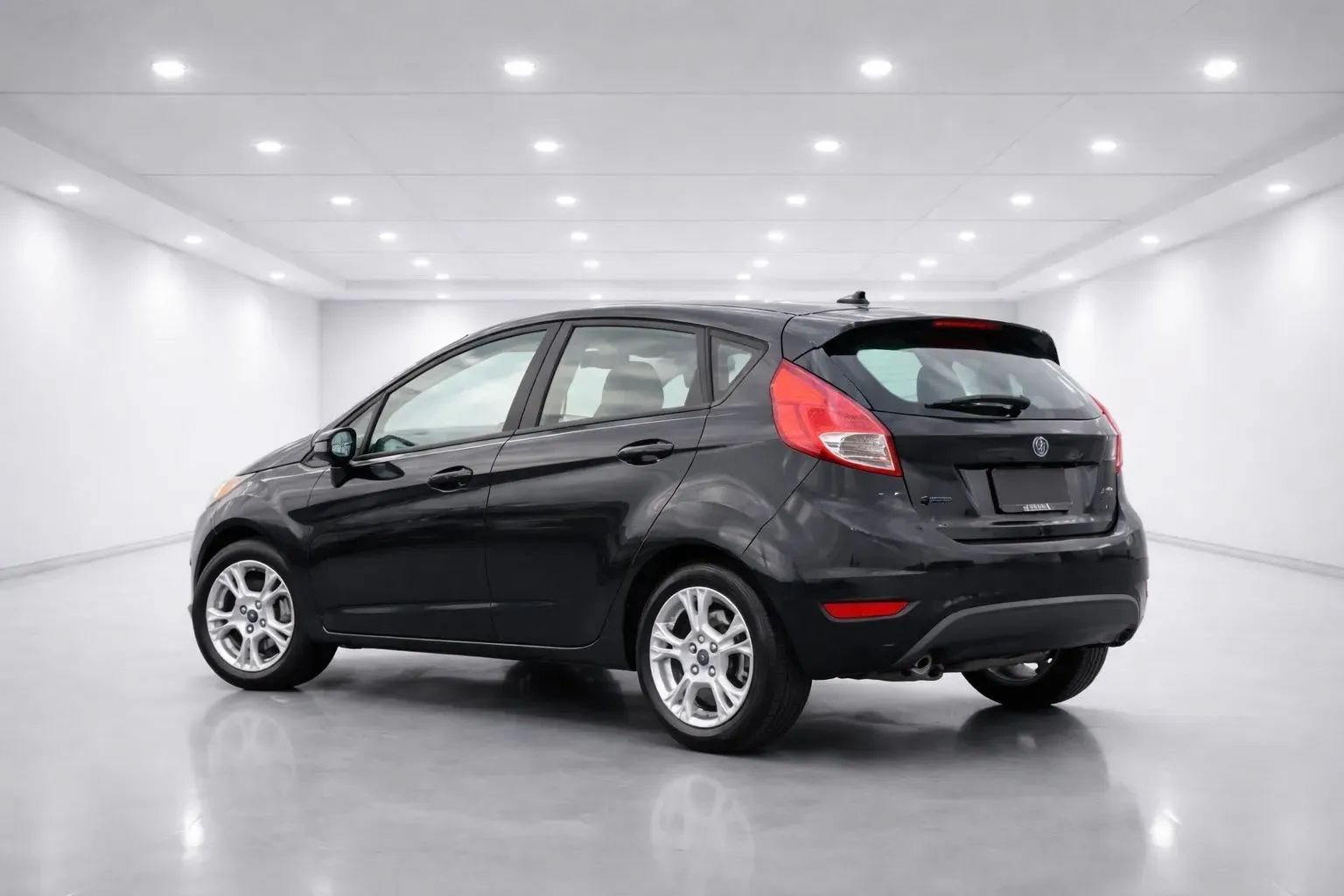 Used 2015 Ford Fiesta SE FWD image 3