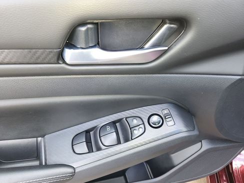 Used 2025 Nissan Altima 2.5 SV image 28