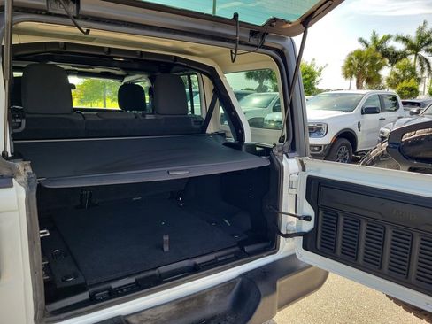 Used 2018 Jeep Wrangler Unlimited Sport AWD/4WD image 8