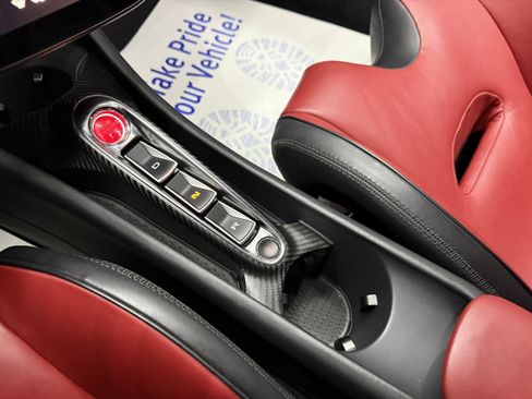 Used 2023 McLaren Artura RWD image 32