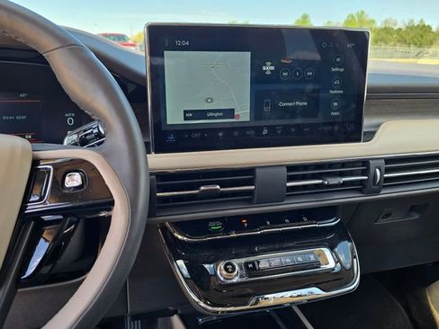 Used 2023 Lincoln Corsair Reserve w/ Equipment Group 201A image 20