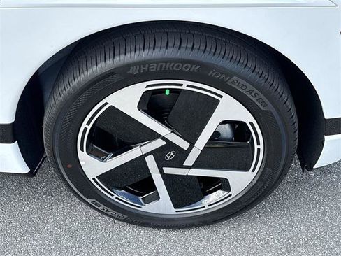 New 2026 Hyundai Ioniq 9 Calligraphy image 12