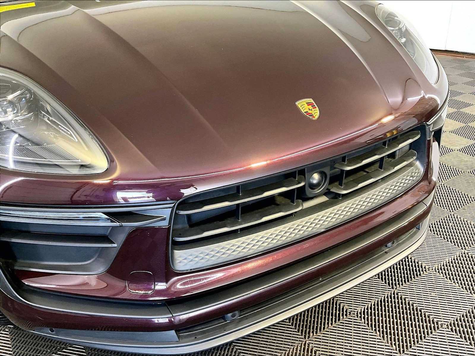 Certified 2024 Porsche Macan AWD/4WD image 34