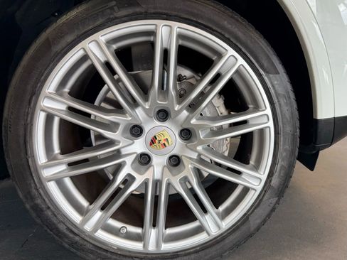 Used 2018 Porsche Cayenne Platinum Edition w/ Premium Package Plus image 43