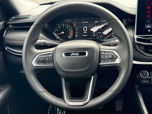 Used 2025 Jeep Compass Trailhawk AWD/4WD image 11
