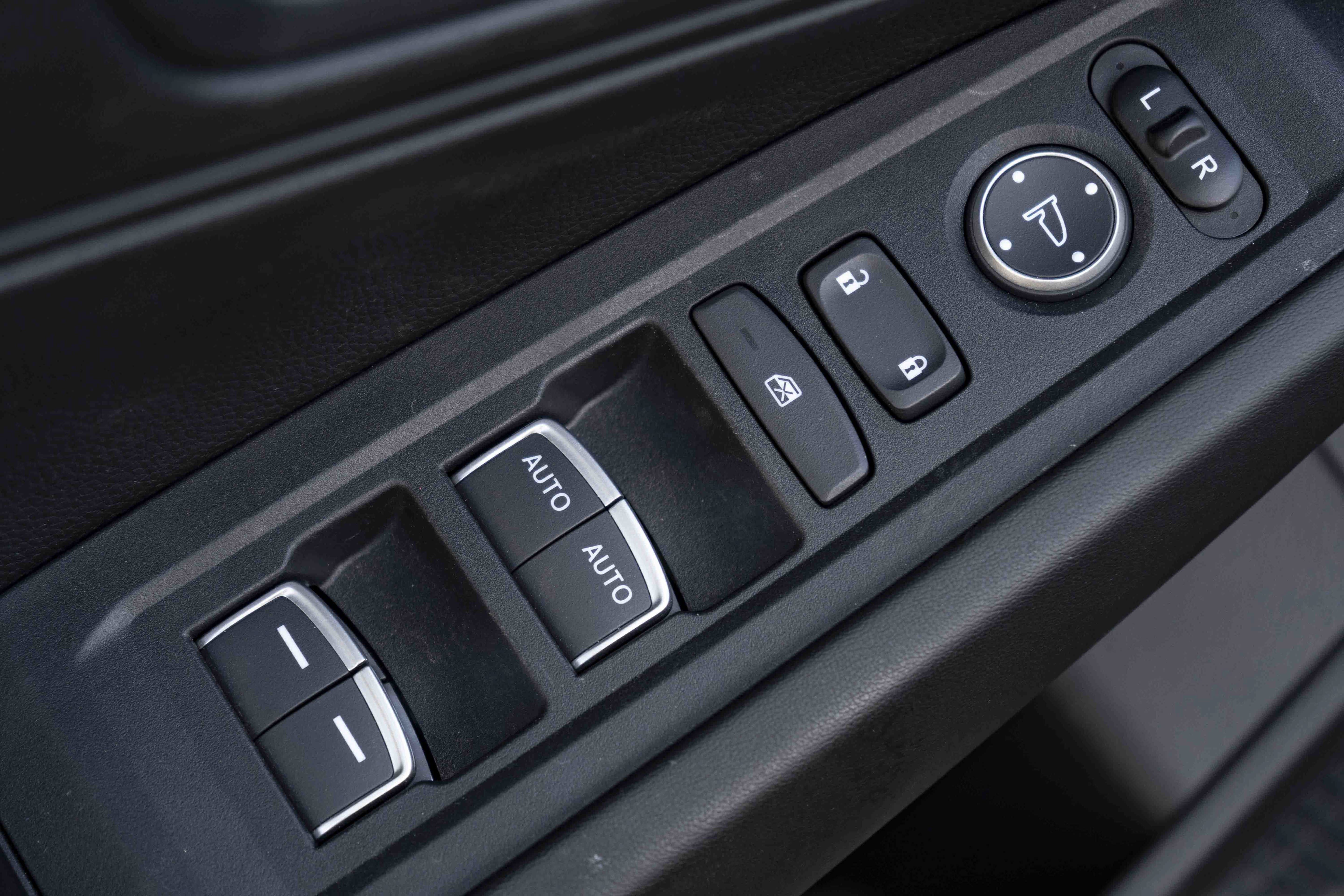 Certified 2025 Honda Accord LX image 37