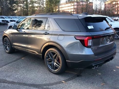 Used 2025 Ford Explorer ST image 9