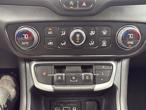 Used 2023 GMC Terrain SLT w/ Infotainment Package II AWD/4WD image 25