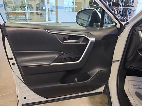 Used 2021 Toyota RAV4 XLE AWD/4WD image 24